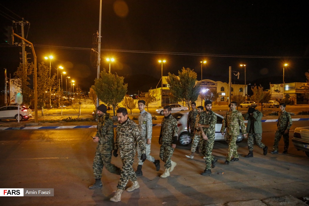 گشت شبانه جهت برقراری امنیت محله